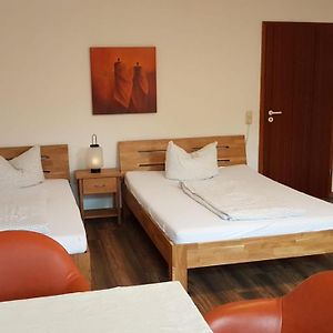 Zimmer mit zwei Einzelbetten